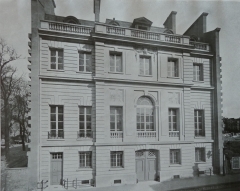 Louis Parent, Façade de l’hôtel particulier du 19 rue Spontini, Paris, 1907, reproduit dans L’Architecture, n° 37, planche 67.